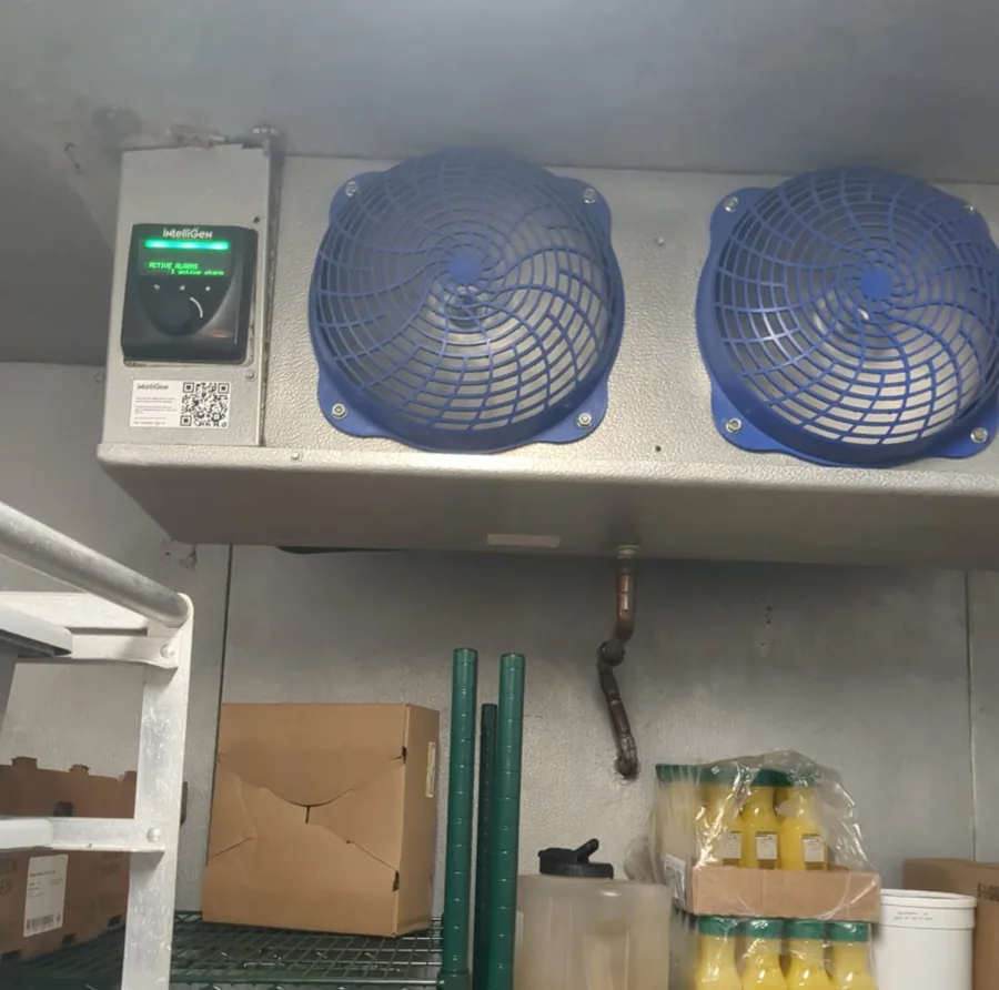 Walk-in cooler evaporator and refrigeration controller